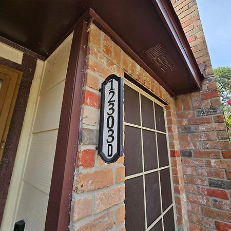 Centrally Located Houston Retreat! Sleeps 8, 10 Min To Downtown, Free Parking Dış mekan fotoğraf