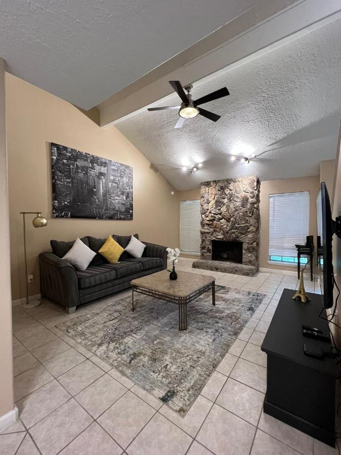 Centrally Located Houston Retreat! Sleeps 8, 10 Min To Downtown, Free Parking Dış mekan fotoğraf