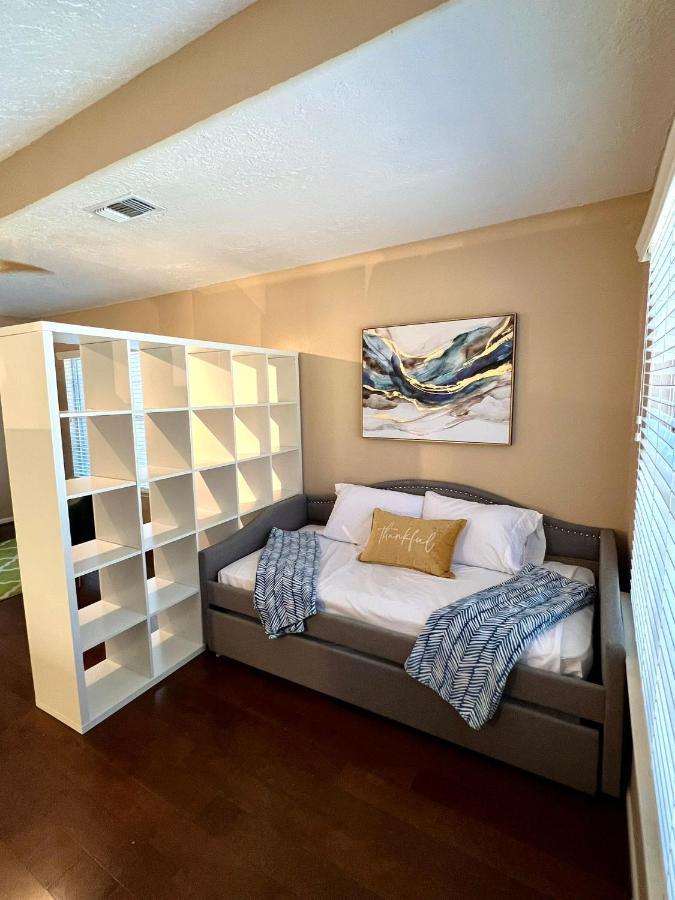 Centrally Located Houston Retreat! Sleeps 8, 10 Min To Downtown, Free Parking Dış mekan fotoğraf
