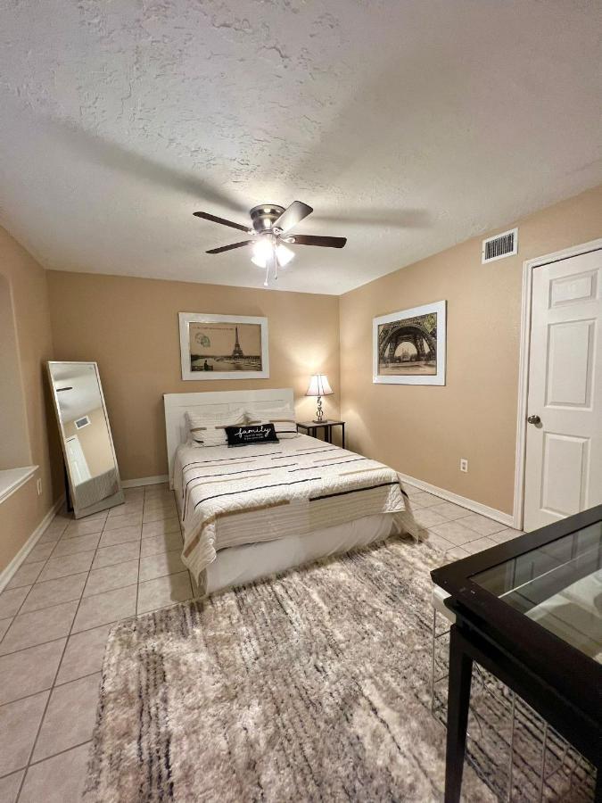 Centrally Located Houston Retreat! Sleeps 8, 10 Min To Downtown, Free Parking Dış mekan fotoğraf