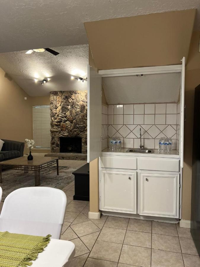 Centrally Located Houston Retreat! Sleeps 8, 10 Min To Downtown, Free Parking Dış mekan fotoğraf