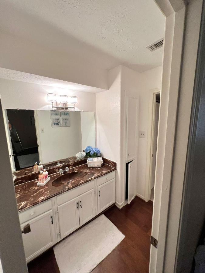 Centrally Located Houston Retreat! Sleeps 8, 10 Min To Downtown, Free Parking Dış mekan fotoğraf